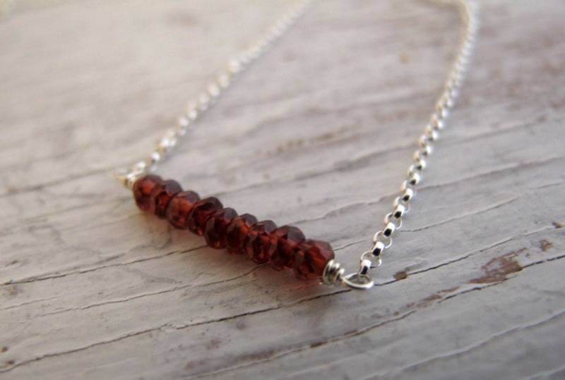 Januar Birthstone Halskette, Granat Bar Layering Geburtstagsgeschenk, Sterling Silber von designsbydawnrenee
