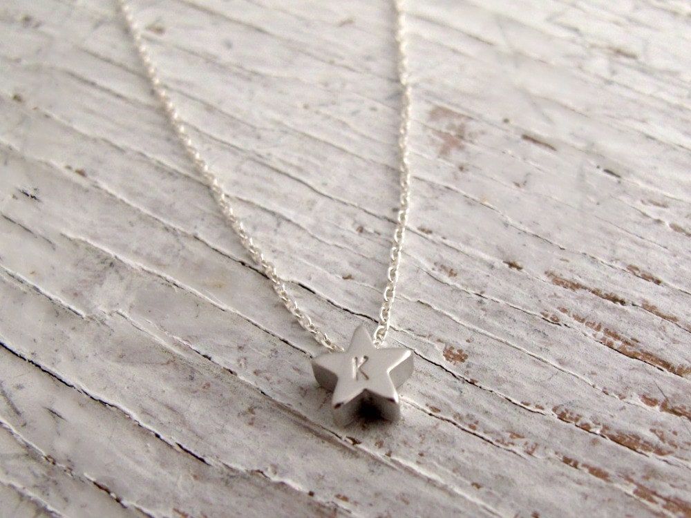 Kleiner Silberner Stern, Fügen Sie Eine Initiale Hinzu, Von Hand Gestempelt, Geschenk Für Teenager, Sie von designsbydawnrenee