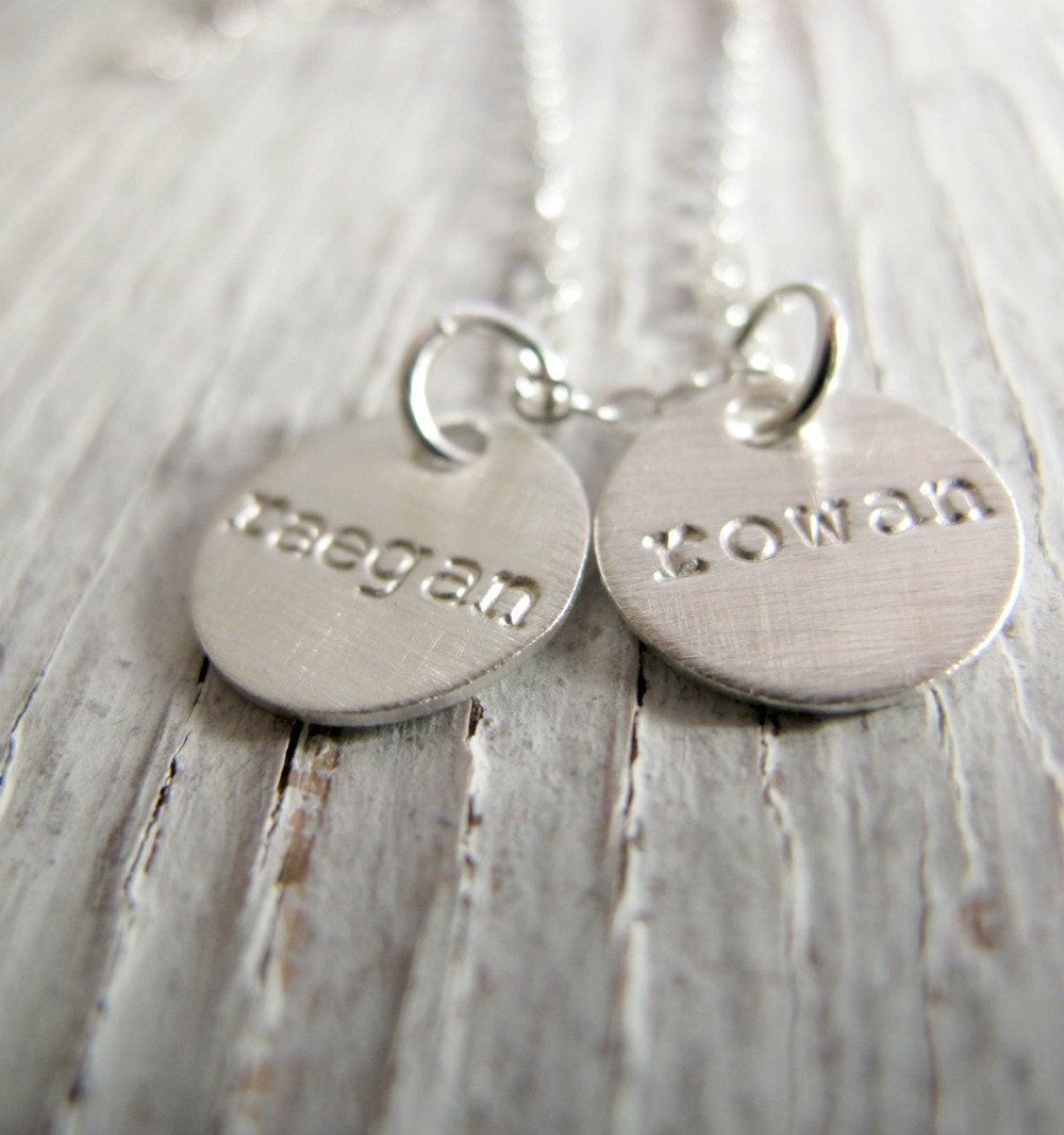 Mutter Geschenk, Personalisierte Halskette, Großmutter Schmuck, Hand Gestempelt von designsbydawnrenee