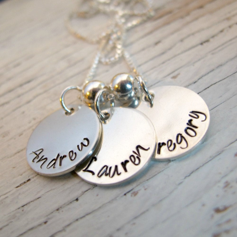 Mutter Halskette, Hand Gestempelt, Personalisierter Schmuck, Sterling Silber, 3 Namen, Oma Halskette von designsbydawnrenee