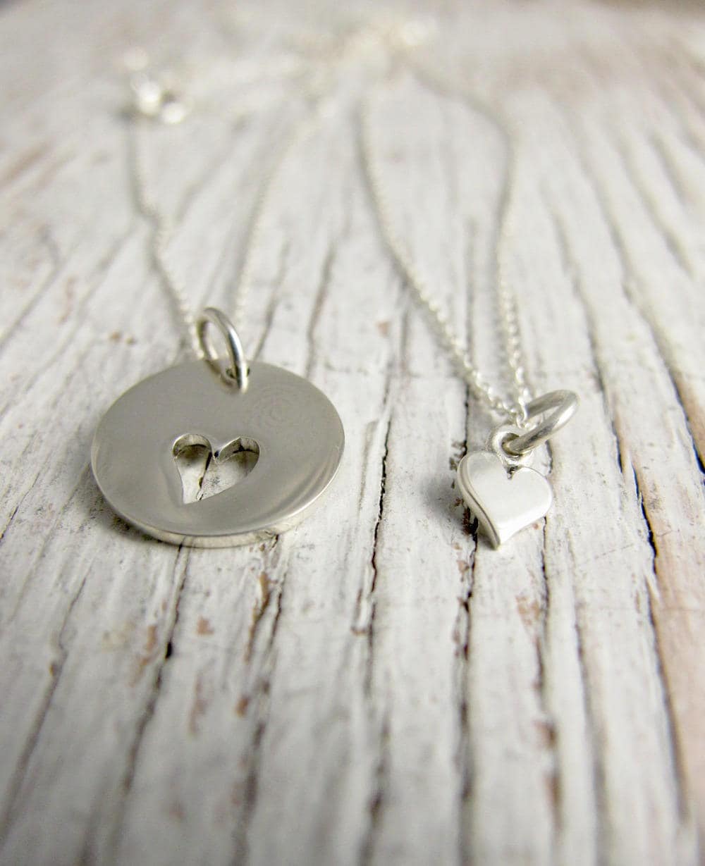 Mutter-Tochter-Halskette, Herz-Ausschnitt, Ich Trage Dein Herz Bei Mir, Kleines Herz, Sterling Silber, Muttertagsgeschenk, Ready To Ship von designsbydawnrenee