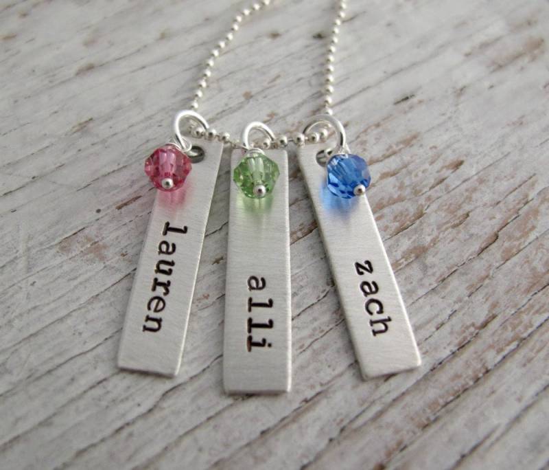 Personalisierte Mutter Halskette, Rechteck Namensschilder, Hand Gestempelt, Geburtssteine von designsbydawnrenee