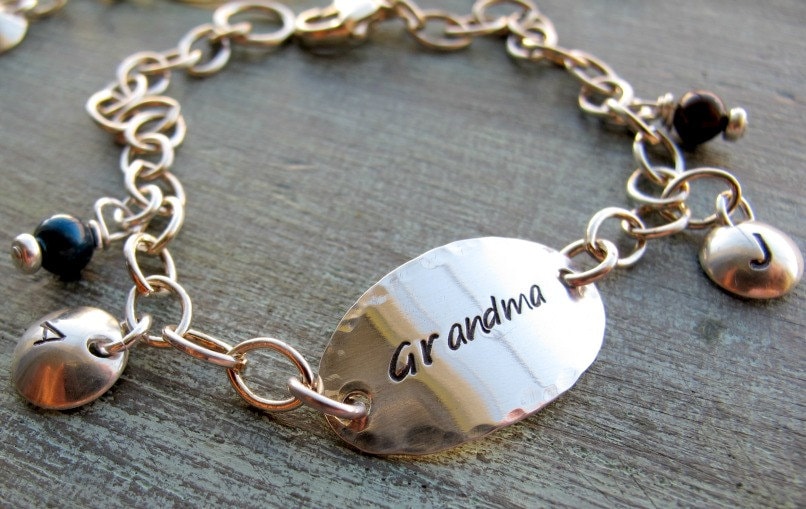Personalisierte Oma Armband, Sterling Silber Charm, Muttertagsgeschenk von designsbydawnrenee