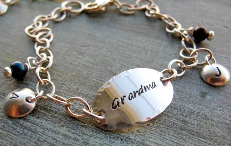 Personalisierte Oma Armband, Sterling Silber Charm, Muttertagsgeschenk von designsbydawnrenee