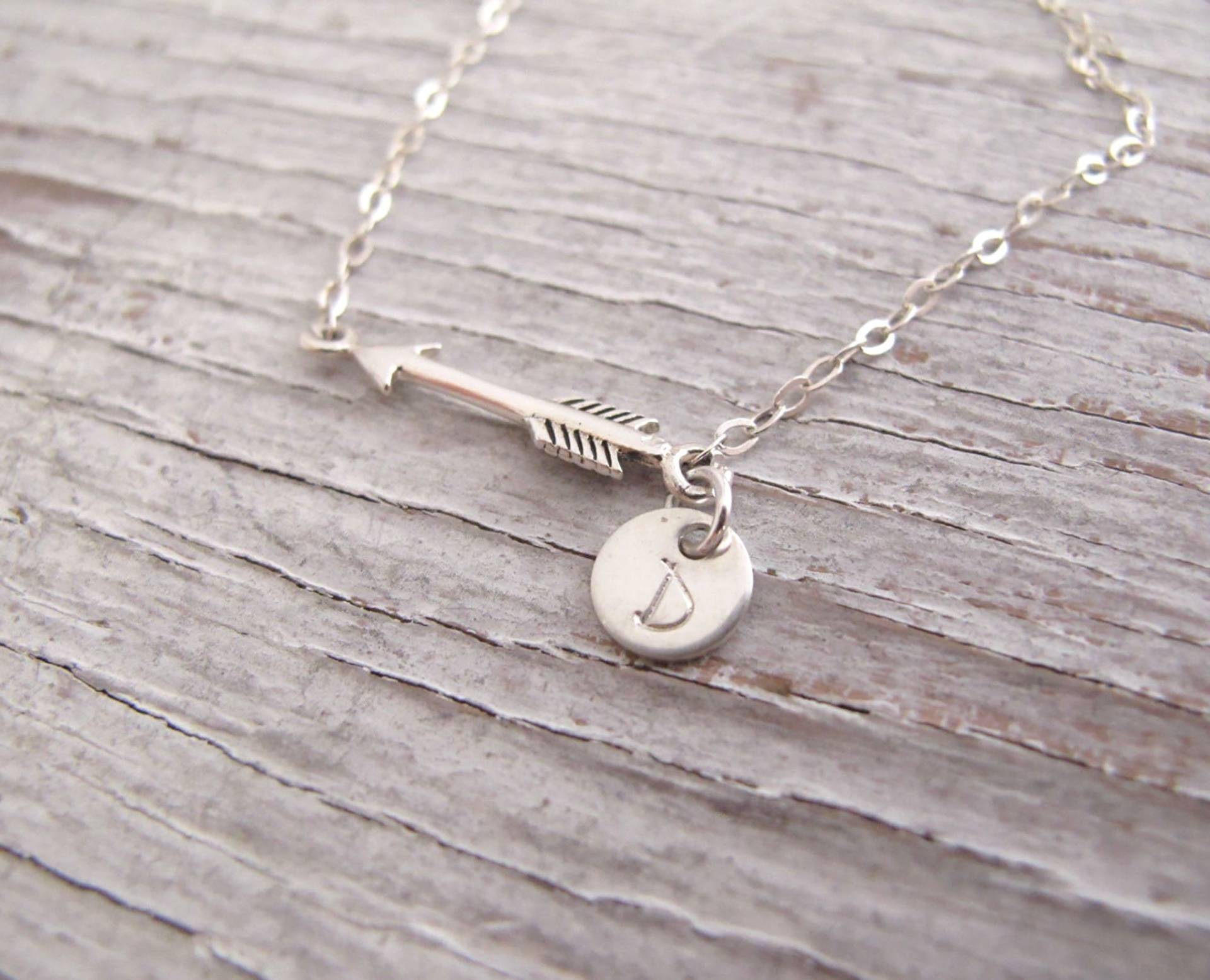 Pfeil Halskette, Sterling Silber, Initial, Hand Gestempelt, Valentinstag, Jahrestagsgeschenk, Personalisiert von designsbydawnrenee