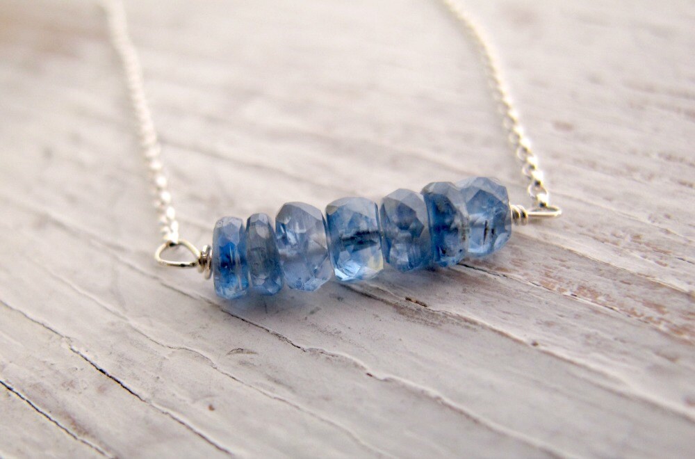 September Birthstone Halskette, Saphir Bar Layering Geburtstag, Sterling Silber von designsbydawnrenee