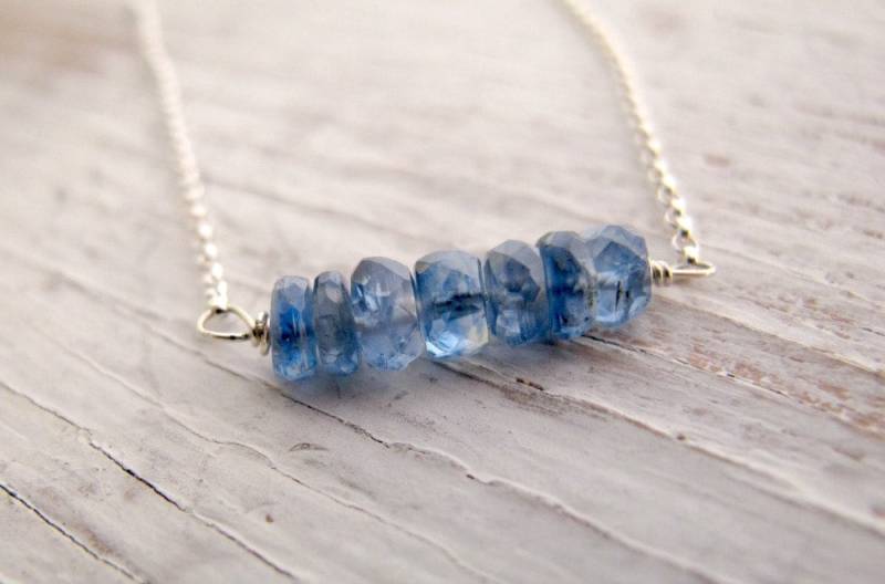 September Birthstone Halskette, Saphir Bar Layering Geburtstag, Sterling Silber von designsbydawnrenee