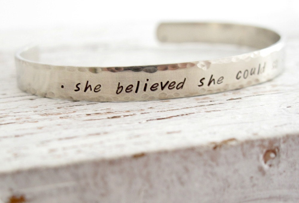 Sie Glaubte, Sie Könnte So, Dass Es Tat, Silberne Armband-Manschette, Inspirierend, Abschlussfeier von designsbydawnrenee