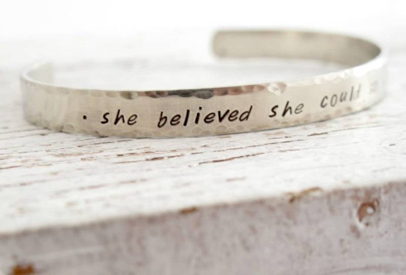 Sie Glaubte, Sie Könnte So, Dass Es Tat, Silberne Armband-Manschette, Inspirierend, Abschlussfeier von designsbydawnrenee