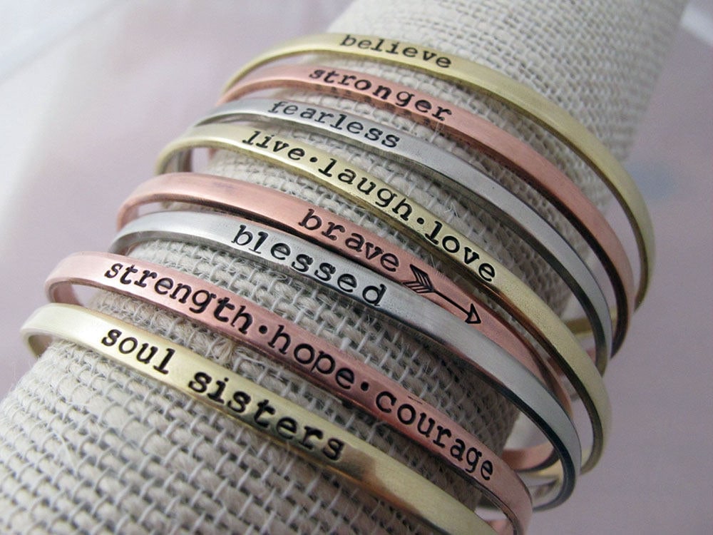 Skinny Cuffs, Hand Gestempelt Mit Ihrem Text, Silber, Kupfer, Gold Getönt, Inspirierender Schmuck, Gestempeltes Armband, Glauben, Gesegnet, Mutig von designsbydawnrenee