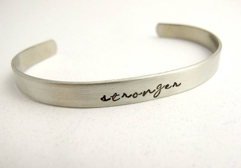 Stärker, Sie Sind Stärker, Silber Armband Manschette, Inspirierend, Personalisiert, Stark Genug von designsbydawnrenee