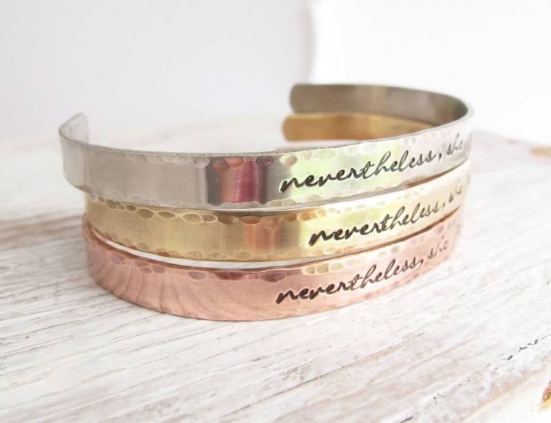 Trotzdem Bestand Sie, Armband-Manschette, Personalisierter Feminismus-Schmuck, Abschlussgeschenk, Inspirierendes Armband, Widerstehen Schmuck von designsbydawnrenee