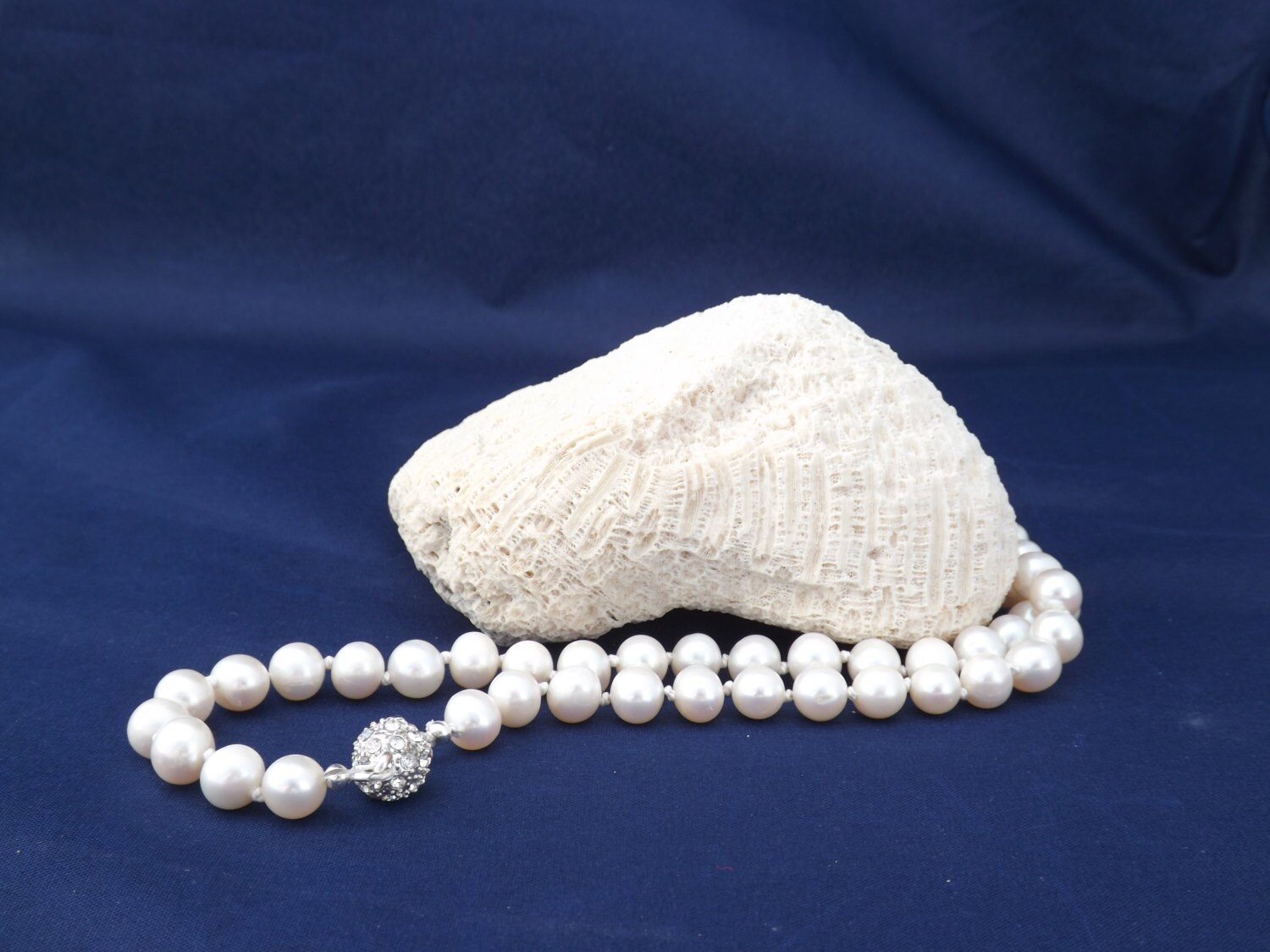 45 cm Handgeknotete Weiße Süßwasserperlenkette Und Ohrringe von designsbymelanie1