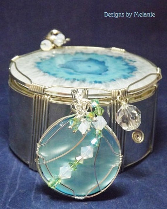 Babyblauer Fiber Optik Glasdraht-Umwickelter Anhänger Mit Sterlingsilber-Draht von designsbymelanie1