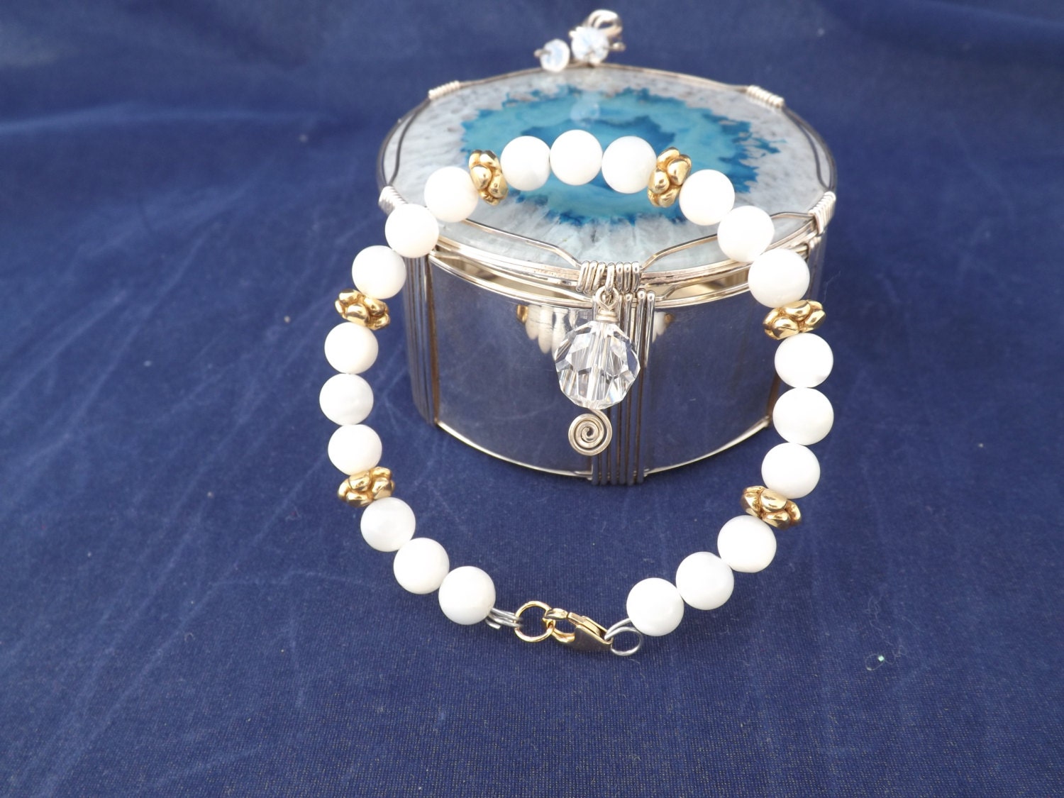 Perlmutt Armreif Gebleicht von designsbymelanie1