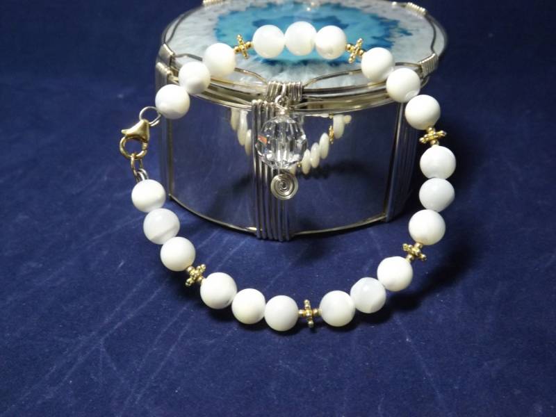 Perlmutt Armreif Gebleicht von designsbymelanie1