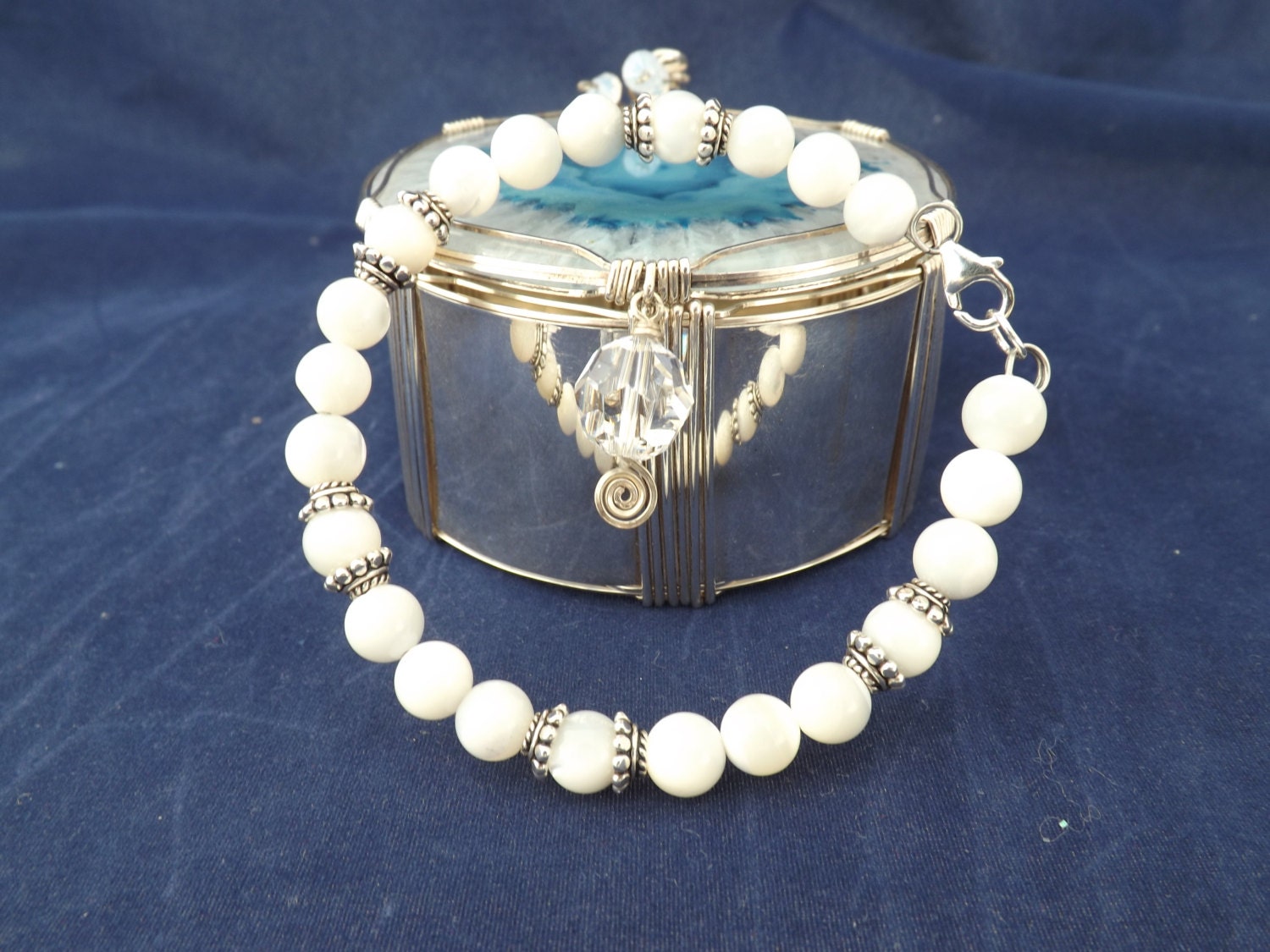 Perlmutt Armreif Gebleicht von designsbymelanie1