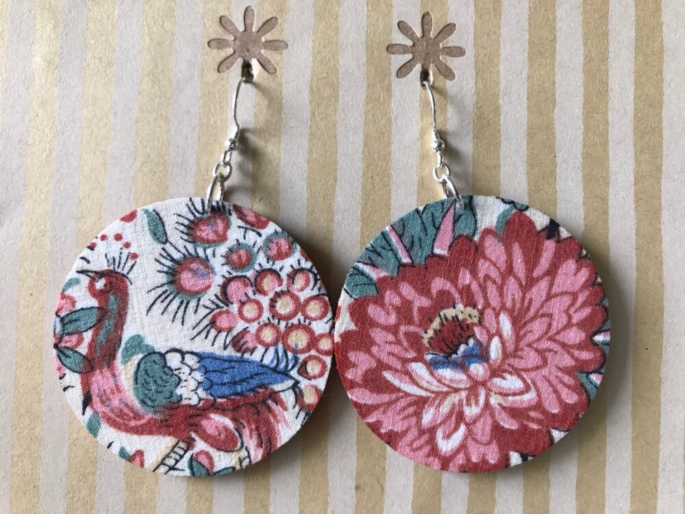 Leichte Ohrringe Stoff - Großen Kreis Mit Pfau Und Pfingstrose, Sterling Silber Ohrhaken, Aussage Schmuck von designsbywenia