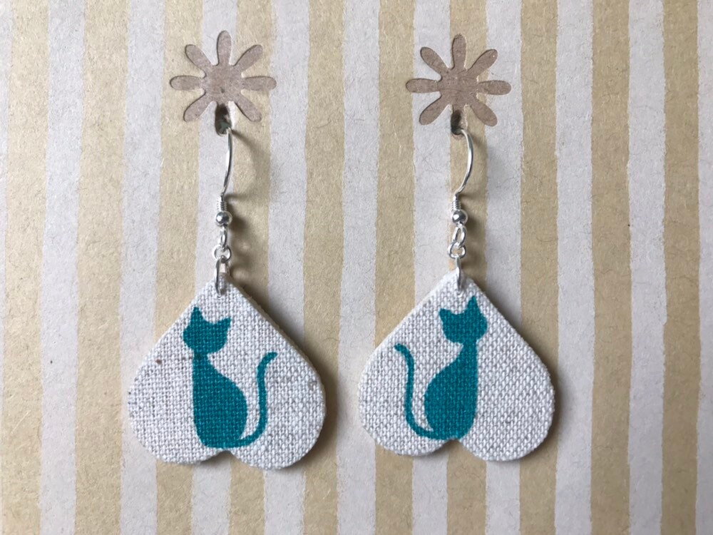 Leichte Ohrringe Stoff - Kleine Natürliche Blütenblatt Mit Katze Silhouetten, Sterling Silber Ohrhaken, Dame Geschenk von designsbywenia