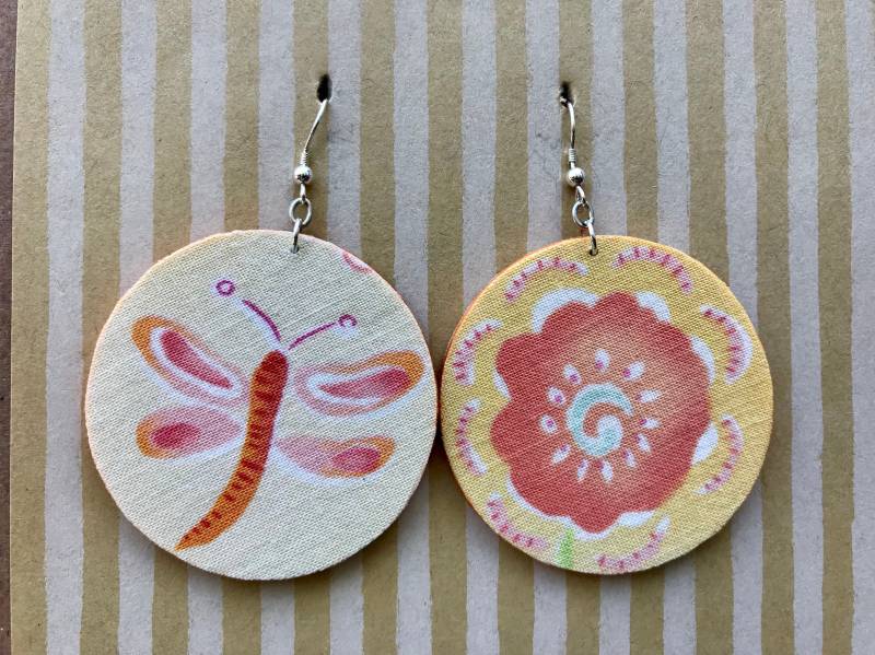 Leichte Ohrringe Stoff Ohrringe, Übergroße Pfirsich Kreis, Sterling Silber Ohrhaken, Libelle Und Blume Leichte Ohrringe Stoff Ohrringe, Übergroße Pfirsich Kreis, Sterling Silber Ohrhaken, Libelle Und Blume von designsbywenia