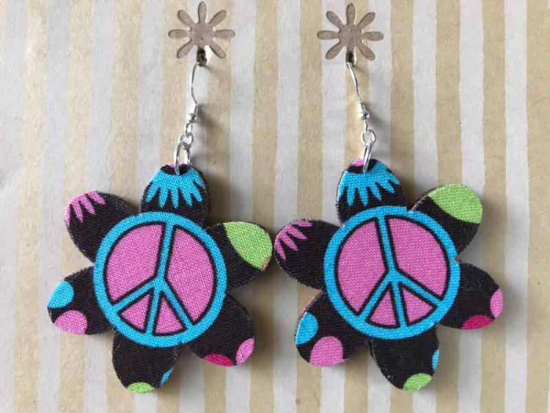 Leichte Ohrringe Stoff - Übergroße Blume Mit Friedenszeichen Und Blume, Sterling Silber Ohrhaken, Frieden Aktivist Geschenk von designsbywenia
