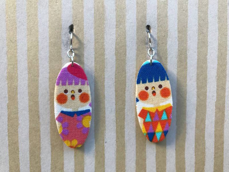 Leichte Stoff-Ohrringe, Aus Weißem Oval, Puppen, Sterling Silber Ohrdraht, Lehrergeschenk von designsbywenia