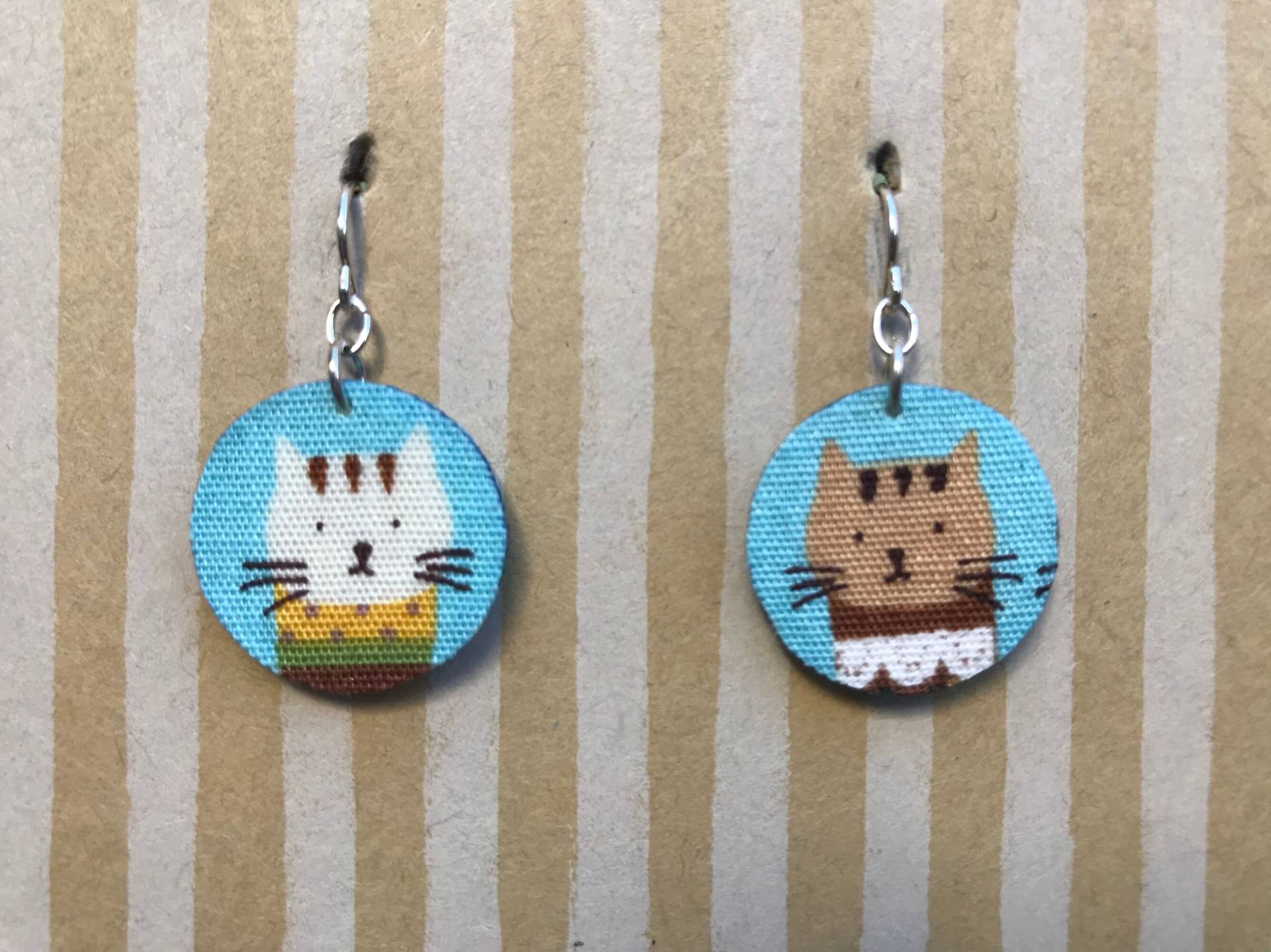 Leichte Stoff Ohrringe, Hellblau Kreis Mit Gestromten Katzen, Sterling Silber Ohrhaken, Katzenliebhaber, Kätzchen Besitzer Geschenk von designsbywenia