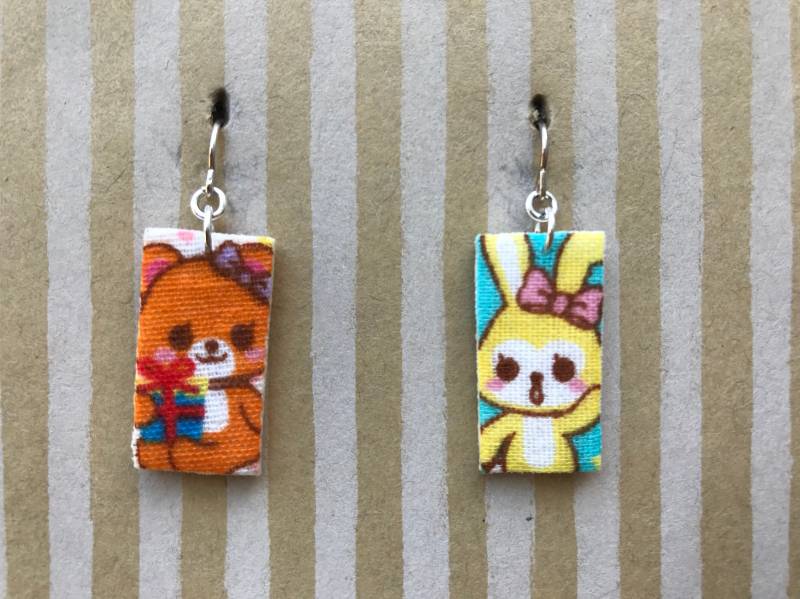 Leichte Stoff Ohrringe, Kleines Rechteck, Sterling Silber Ohrhaken, Animation Tiere, Gelbhasen, Orange Bär von designsbywenia