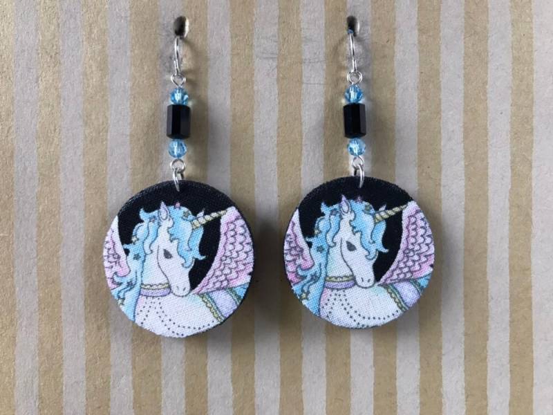 Leichte Stoff Ohrringe, Schwarzer Kreis Mit Einhorn, Swarovski-Kristallen, Sterling Silber Ohrhaken, Geschenk Für Träumer von designsbywenia