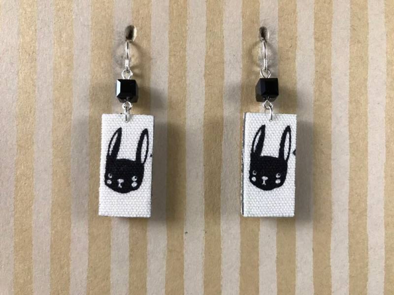 Leichte Stoff Ohrringe, Weiße Skleine Rechteck Mit Kaninchen Und Penquin, Sterling Silber Ohrhaken, Tier-Liebhaber-Geschenk Leichte Stoff Ohrringe, Weiße Skleine Rechteck Mit Kaninchen Und Penquin, Sterling Silber Ohrhaken, Tier-Liebhaber-Geschenk von designsbywenia