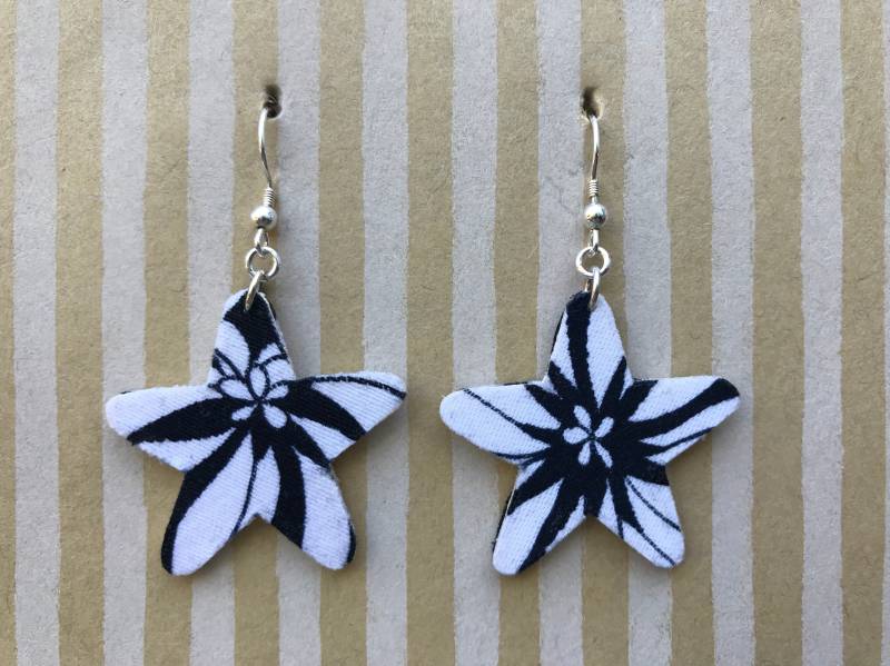 Leichte Stoffschaufel Ohrringe, Schwarz-Weißer Stern, Sterling Silberohre-Draht, Blumendruck Leichte Stoffschaufel Ohrringe, Schwarz-Weißer Stern, Sterling Silberohre-Draht, Blumendruck von designsbywenia