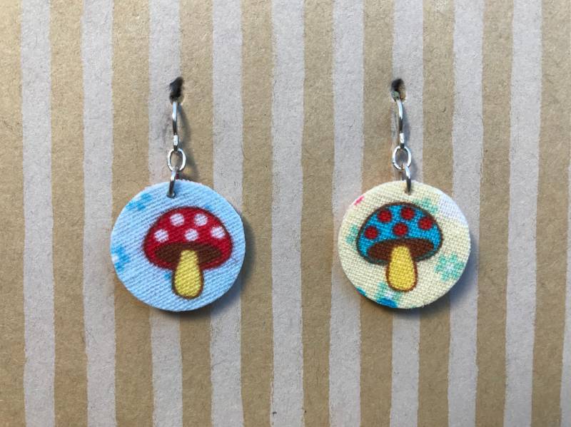 Leichte Stoffschaufeln Ohrringe, Kleine Pastellkreise, Bunte Pilze Und Kirschen, Sterling Silberohrie von designsbywenia