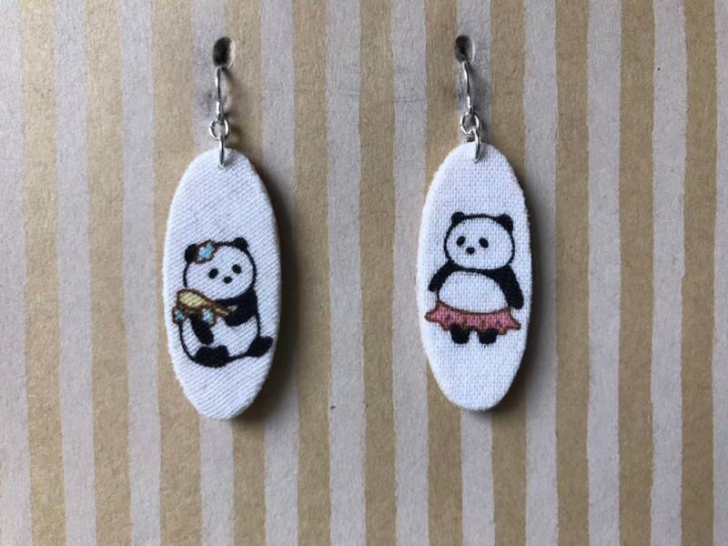 Leichter Stoff Baumeln Ohrringe, Weiße Oval Mit Babypanda, Sterling Silber Ohrhaken, Panda-Liebhaber-Geschenk, Werdende Mutter Geschenk Leichter Stoff Baumeln Ohrringe, Weiße Oval Mit Babypanda, Sterling Silber Ohrhaken, Panda-Liebhaber-Geschenk, Werdende Mutter Geschenk von designsbywenia