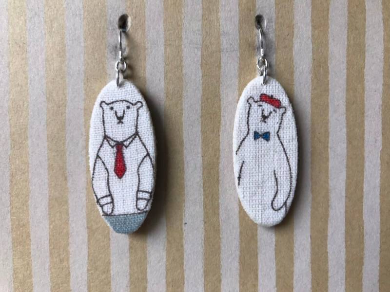 Leichter Stoff Baumeln Ohrringe, Weiße Oval Mit Eisbär in Sterling Silber Ohrhaken, Kostüm, Eisbär-Liebhaber-Geschenk von designsbywenia