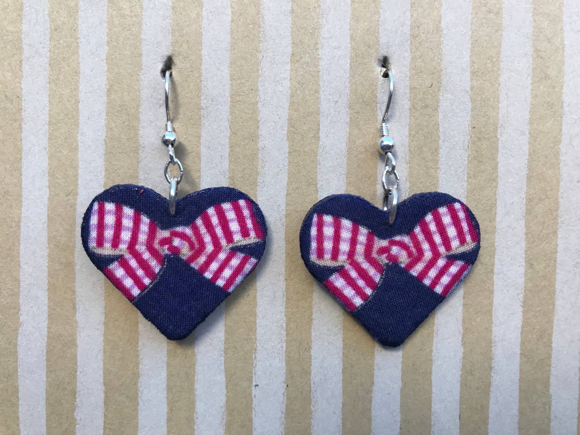 Leichter Stoff Ohrringe, Blau, Rosa Herz Bänder, Sterling Silber Ohrhaken von designsbywenia