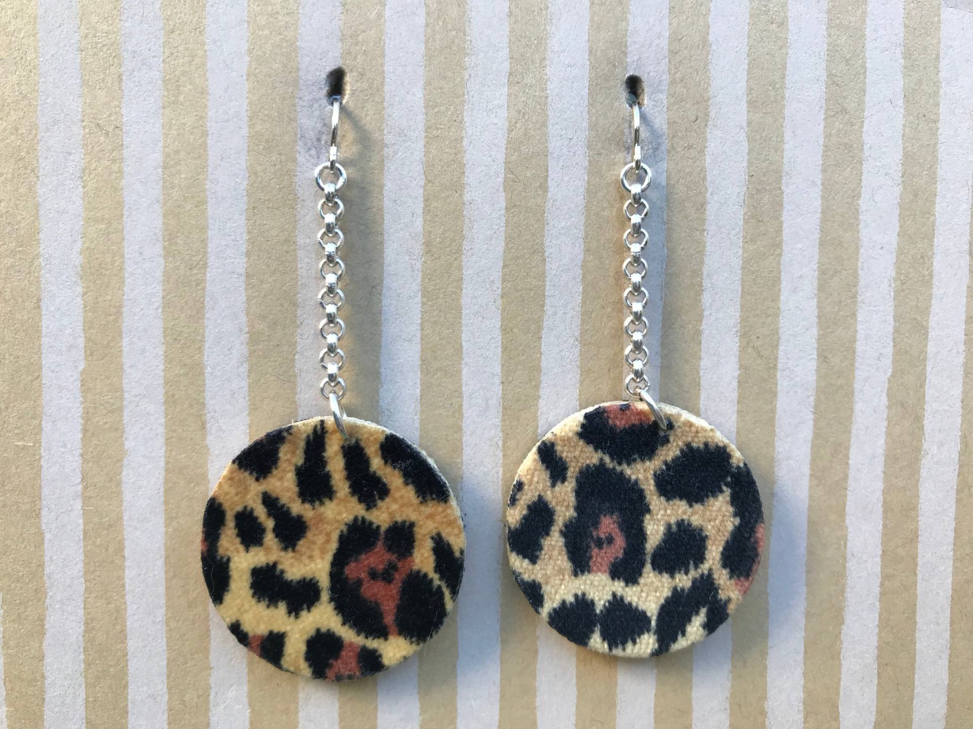 Leichter Stoff Ohrringe, Kreis Mit Leopard Drucke, Sterling Silber Ohrhaken von designsbywenia