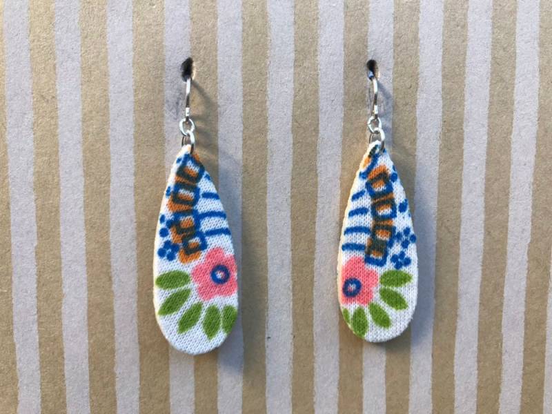 Leichter Stoff Ohrringe, Weiß Teardrop, Blumendrucke, Sterling Silber Ohrhaken Leichter Stoff Ohrringe, Weiß Teardrop, Blumendrucke, Sterling Silber Ohrhaken von designsbywenia