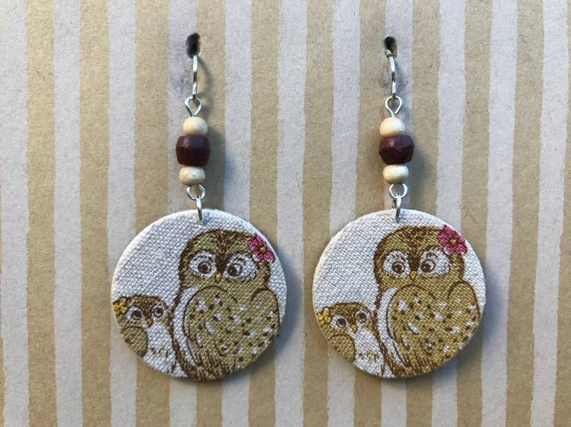 Leichter Stoff Ohrringe Aus Weißen Kreis Mit Eule Und Vogel, Holzperlen, Sterling Silber Ohrhaken, Vogel-Liebhaber-Geschenk von designsbywenia