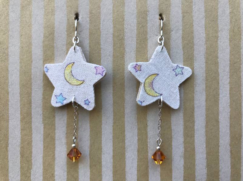 Leichter Stoff Stern Ohrringe, Aus Weißer Mit Halbmond, Swarvoski Kristalle, Sterling Silber Ohrhaken von designsbywenia