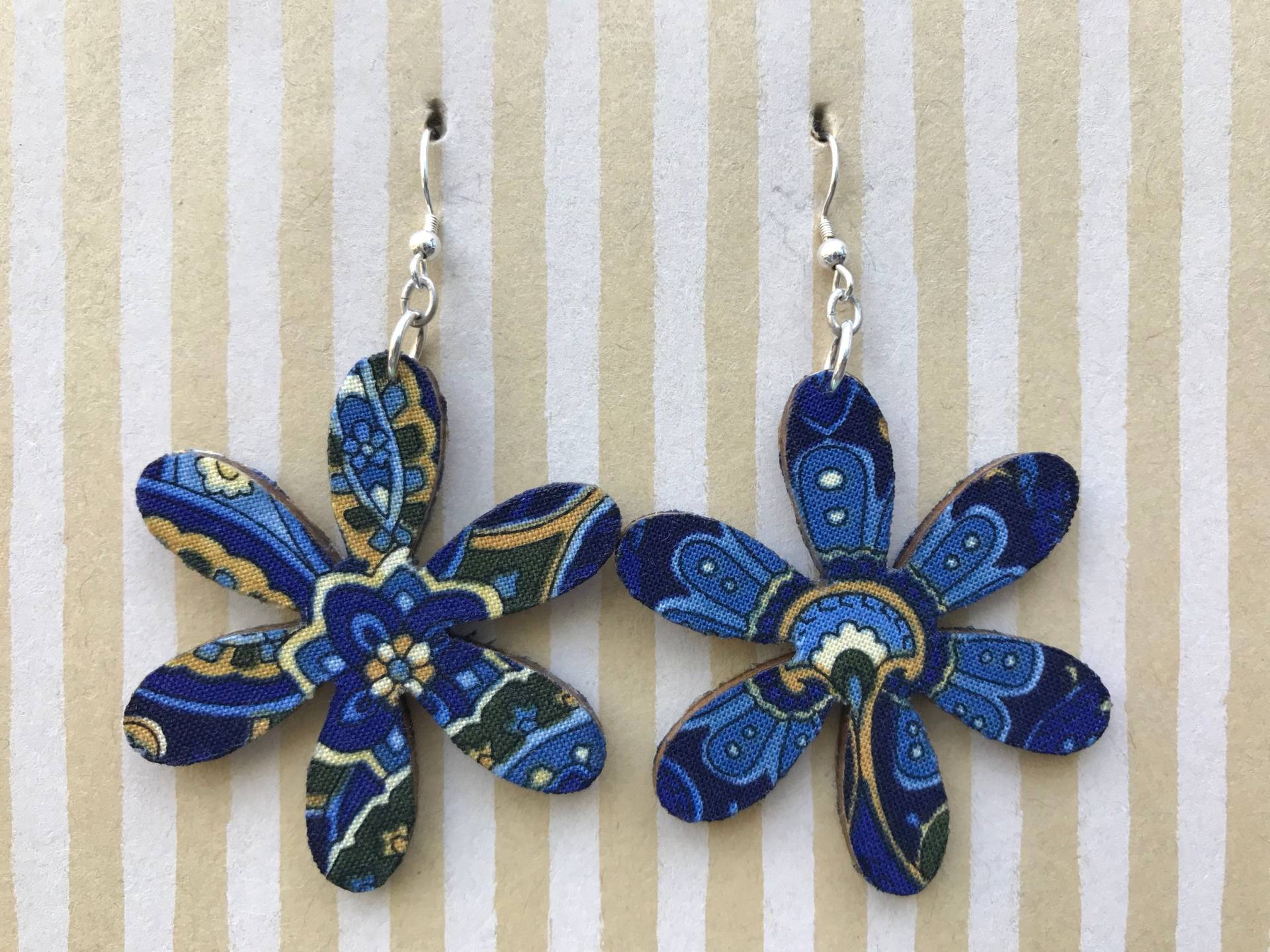 Leichtes Gewebe Baumelt Ohrringe, Überdimensionale Mitternachtsblaue Blume, Sterling Silber Ohrdraht von designsbywenia