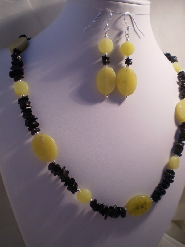 Neu Olive Jade Und Black Stone Halskette Ohrringe Set von designsbywynema