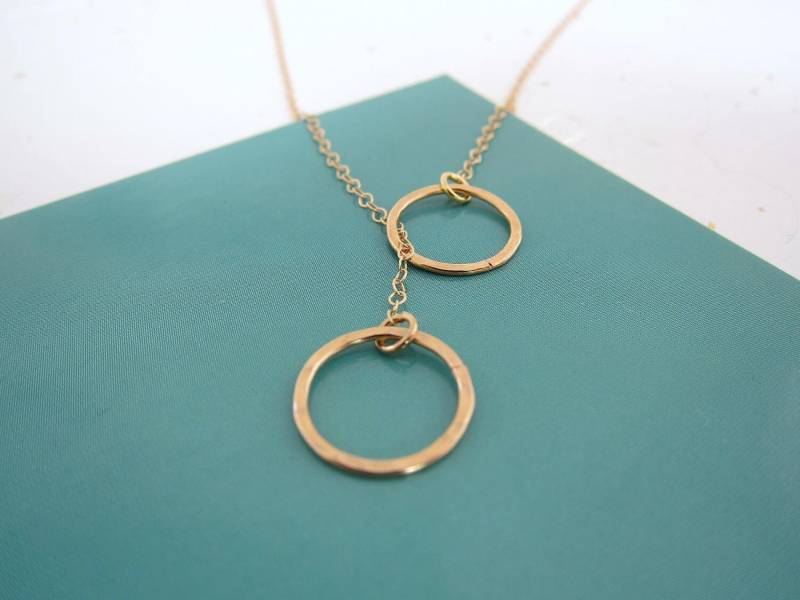 Cyber Montag Verkauf Interlock Gold Kette, Verstellbar, Mit Ihr Schlafen Kreise, Brautjungfer Yoga Schmuck Gehämmert Charme Hergestellt in Usa Cyber Montag Verkauf Interlock Gold Kette, Verstellbar, Mit Ihr Schlafen Kreise, Brautjungfer Yoga Schmuck Gehämmert Charme Hergestellt in Usa von designsbyyan