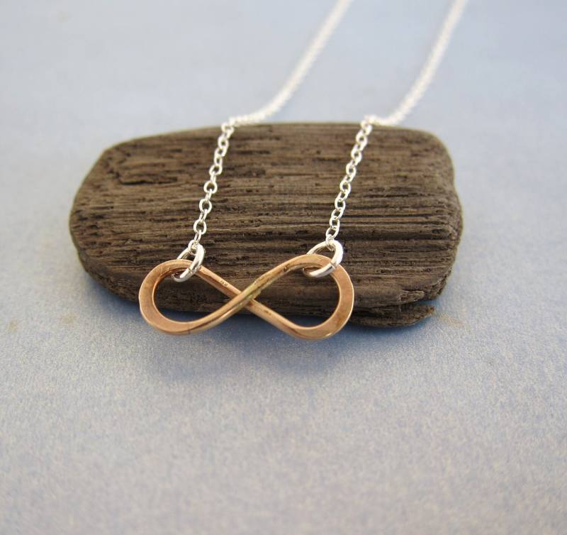 Gold Infinity Charm Anhänger Silber Halskette, Zwei Ton Angepasst, Hergestellt in Usa Gold Infinity Charm Anhänger Silber Halskette, Zwei Ton Angepasst, Hergestellt in Usa von designsbyyan