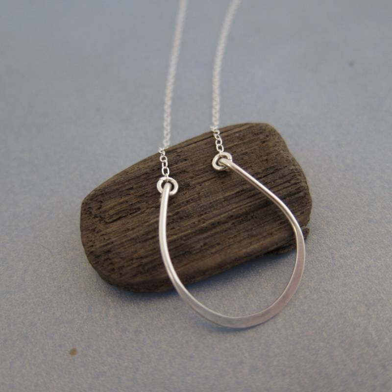Offene Lucky Horseshoe Single Gehämmert Charm Sterling Silber Anhänger Halskette Viel Glück Freundschaft Süßes Geschenk Für Ihr Make A Wish in Offene Lucky Horseshoe Single Gehämmert Charm Sterling Silber Anhänger Halskette Viel Glück Freundschaft Süßes Geschenk Für Ihr Make A Wish in von designsbyyan