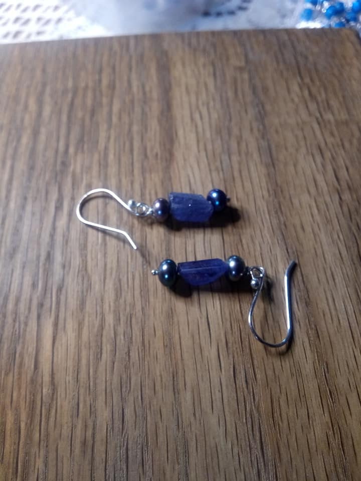 Edelstein Ohrringe. Tansanit Und Schwarze Perlen Ohrringe.steling Silber Edelstein Ohrringe. Tansanit Und Schwarze Perlen Ohrringe.steling Silber von designsonbenbecula