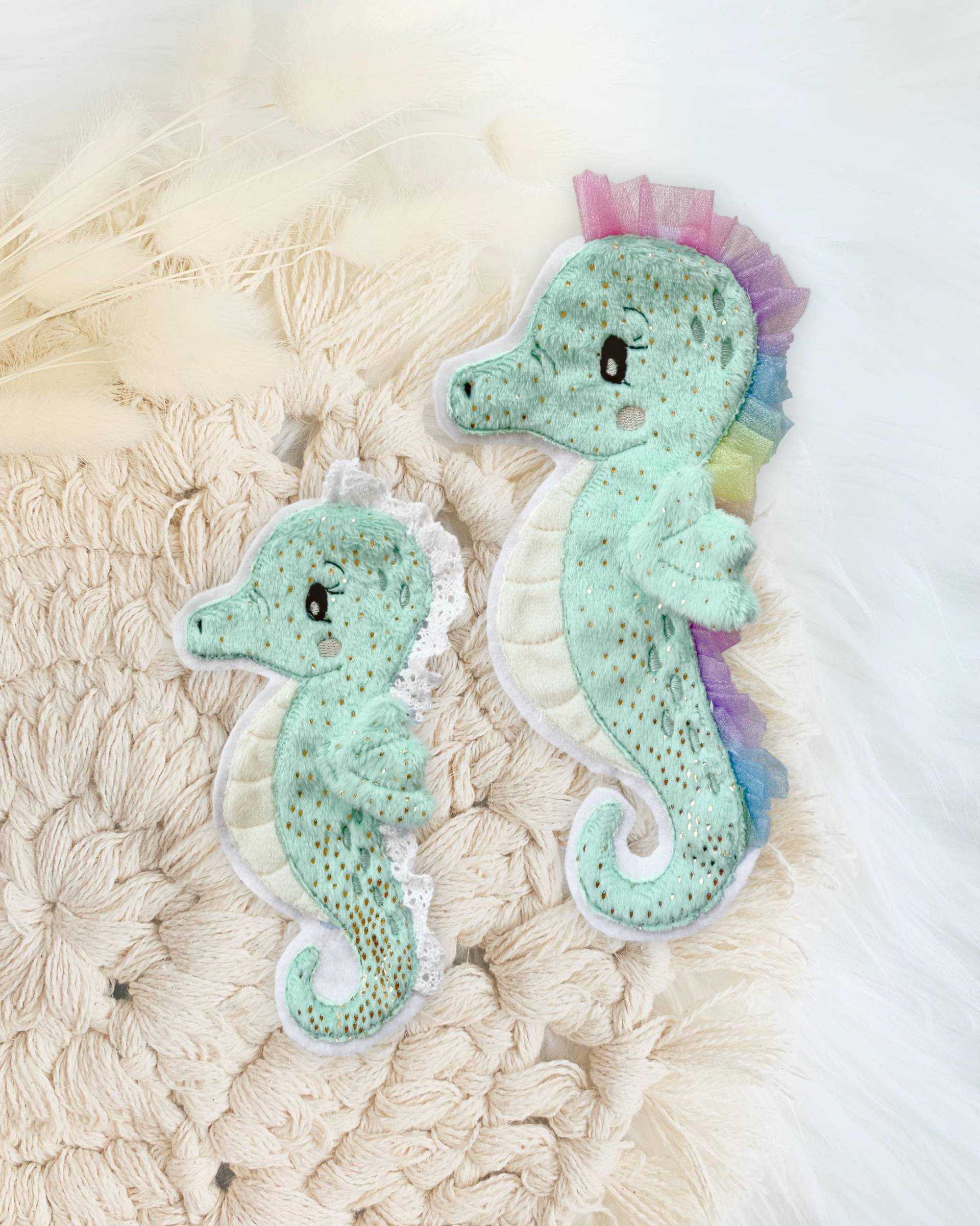 Applikation Seepferdchen | Meerestiere Bügelbild Patch Aufnäher Mint/Minze Regenbogen Applikation Seepferdchen | Meerestiere Bügelbild Patch Aufnäher Mint/Minze Regenbogen von designxmina