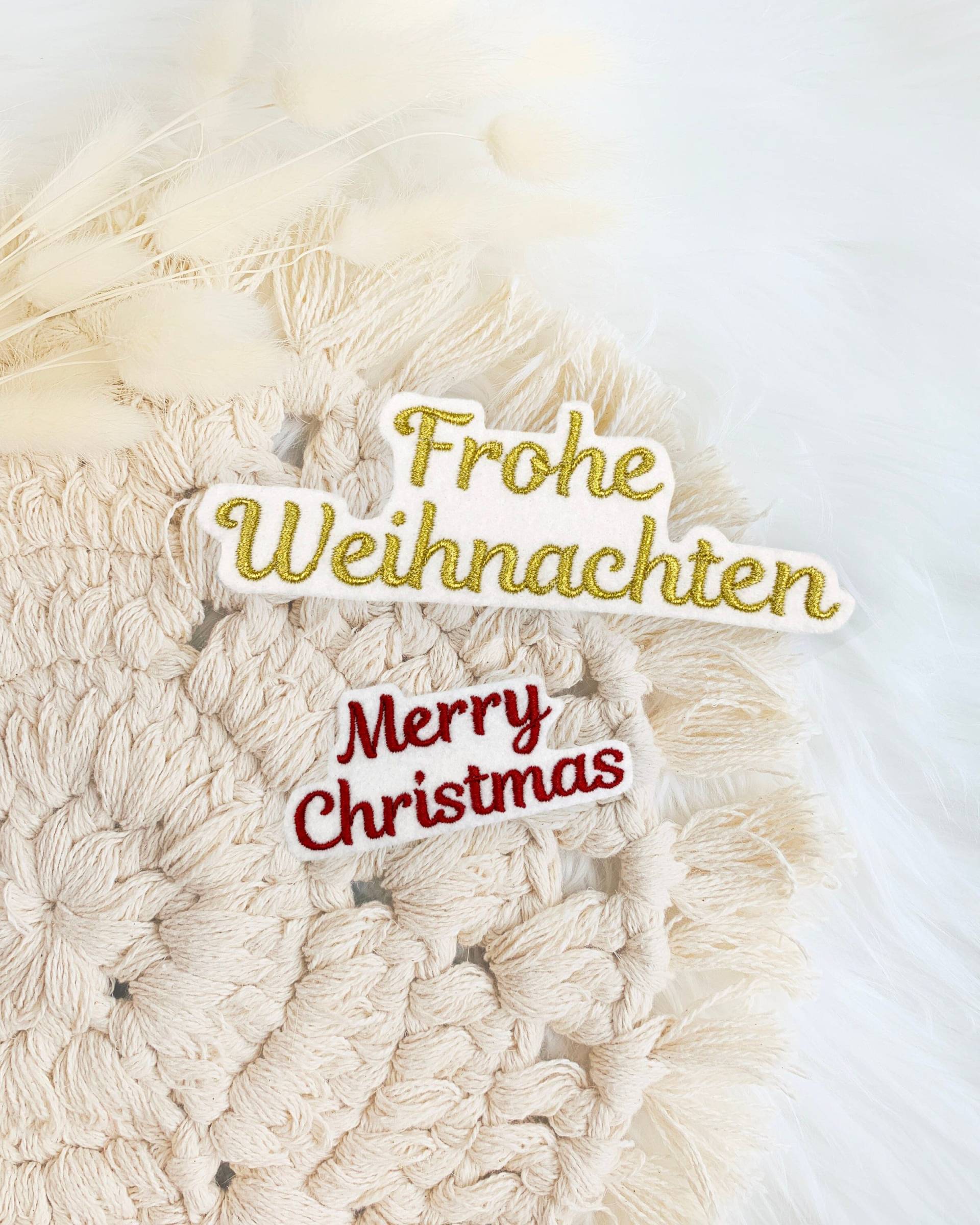 Frohe Weihnachten | Merry Christmas Bügelbild Applikation Gestickt Zum Aufbügeln Text Schriftzug Rot Gold Xmas von designxmina