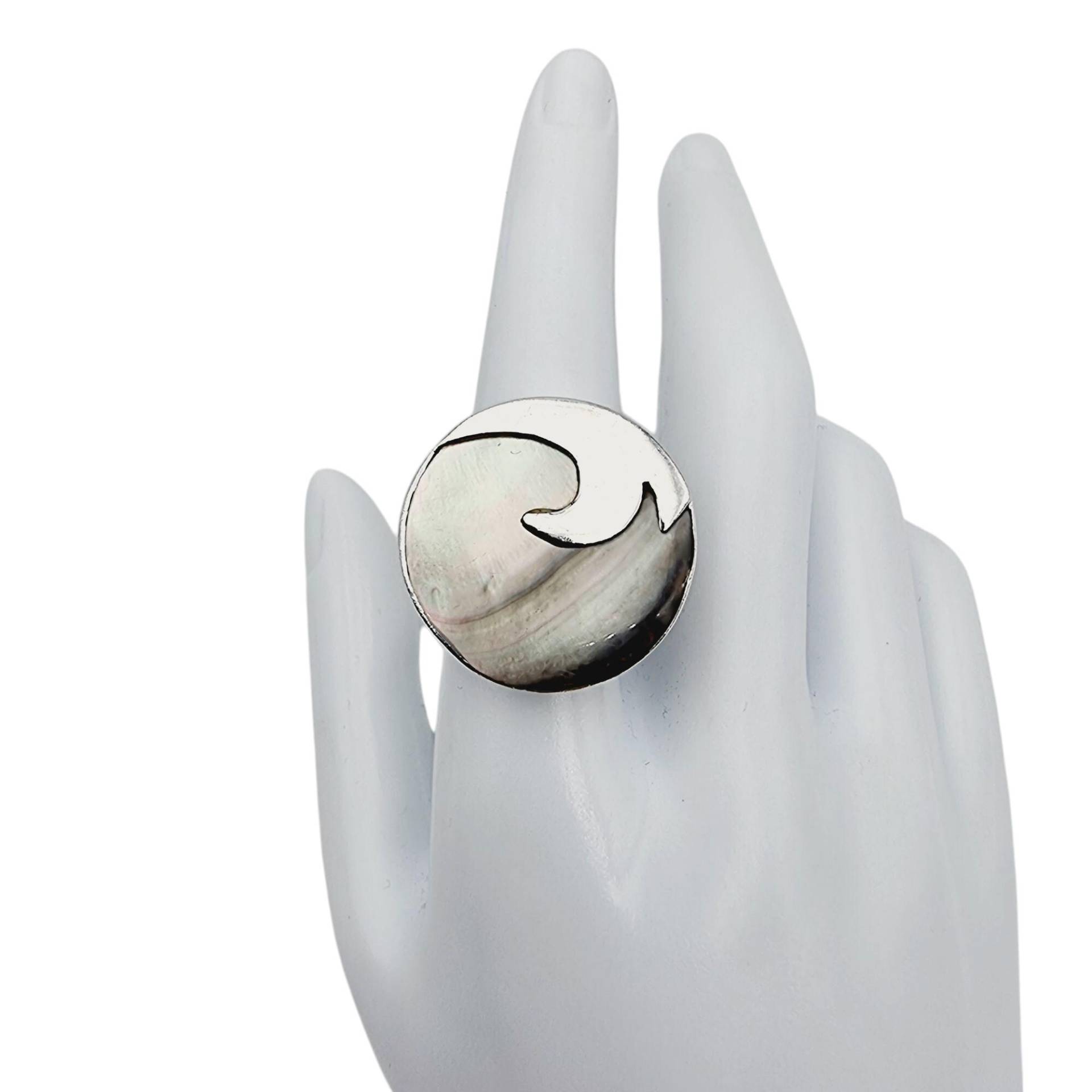 Large Vintage Silver Wave Ring With Mother Of Pearl Inlay Size 58 | Us 8.25 von detaschmuck
