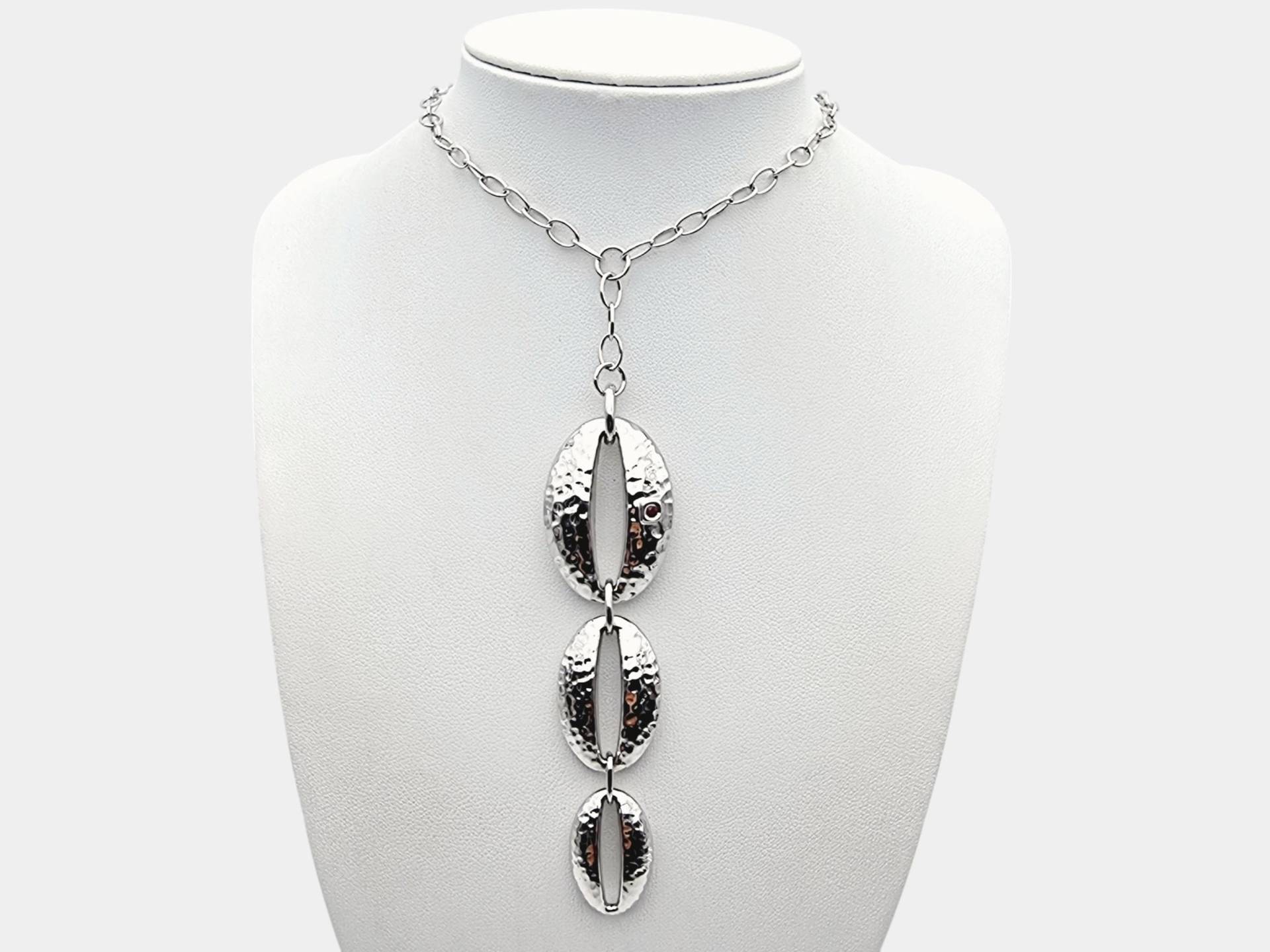 Modern Hammered Sterling Silver Y Necklace With Ruby Accent - Elle Collection, Rhodium-Plated, Adjustable Chain, Elegant Gift von detaschmuck