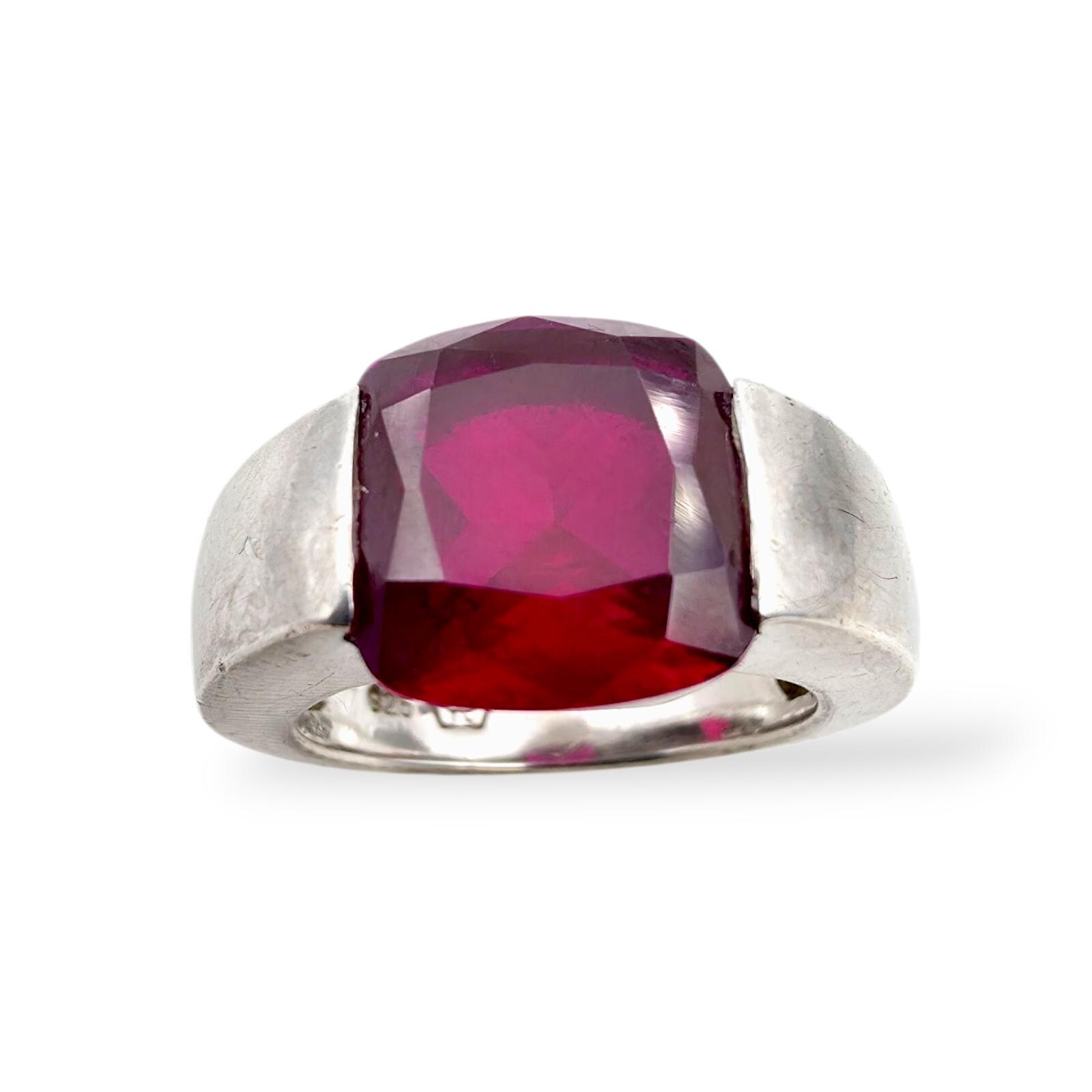 Modernist Silver Ring With Red Synthetic Ruby Stone, Bold Minimal Design - Eu 56 | Us 7.5 von detaschmuck
